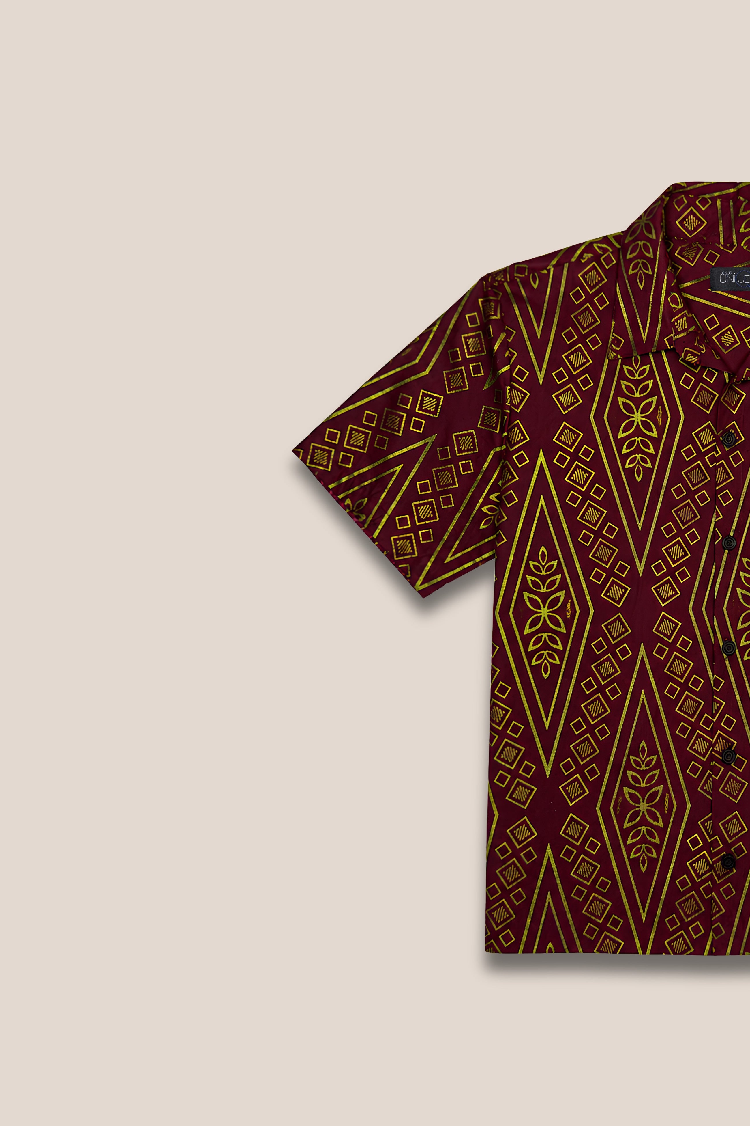Chemise manches courtes boutonnée imprimé bordeaux et or détails