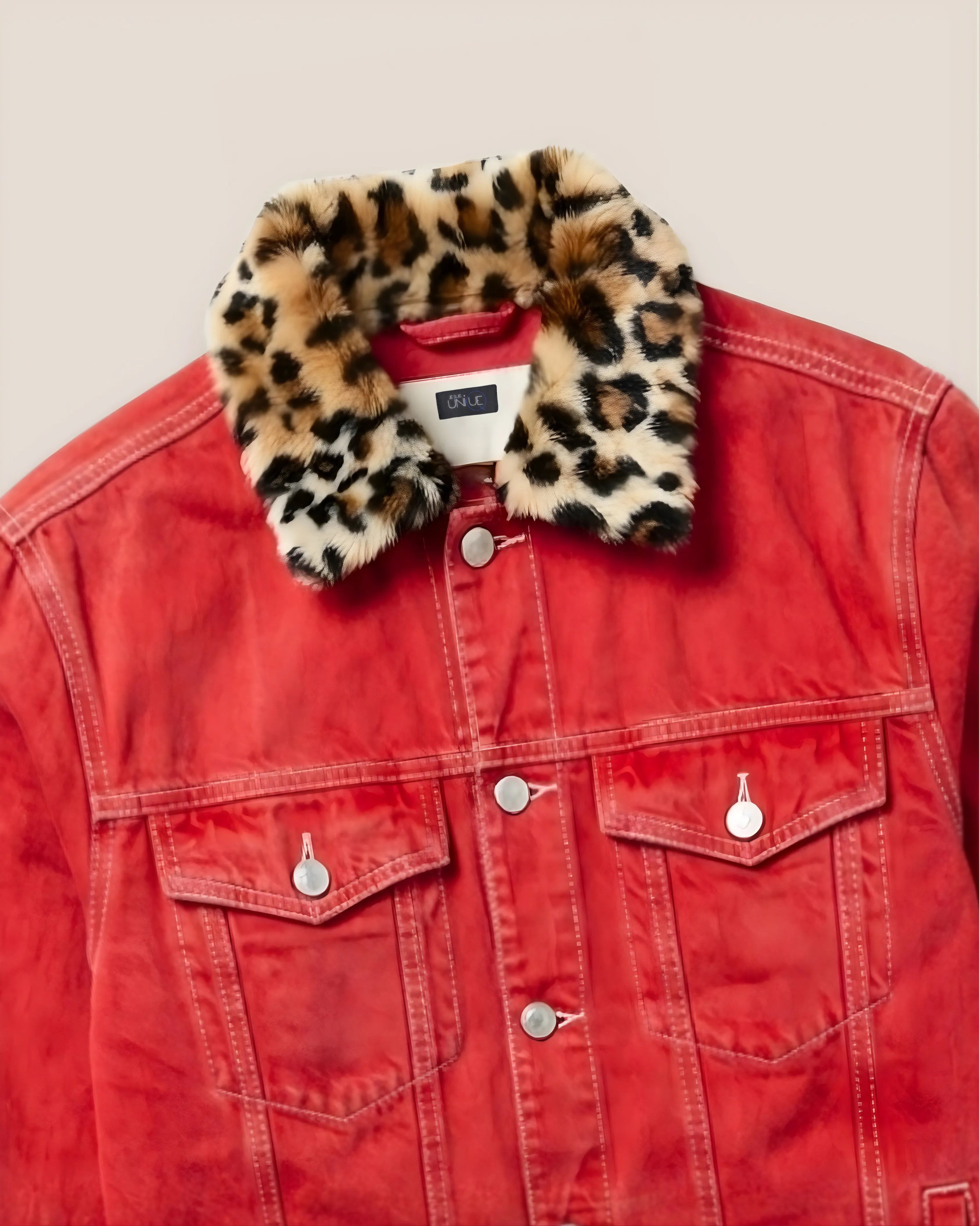 Veste en denim rouge col léopard "Red Leopard Trucker"